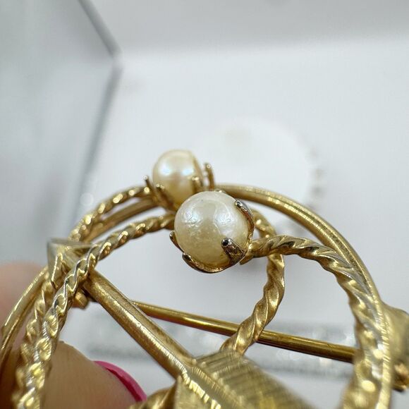 Vintage Gold Double Heart Wreath Brooch Cultured Pearl Cupids Arrow Valentines - Picture 7 of 8